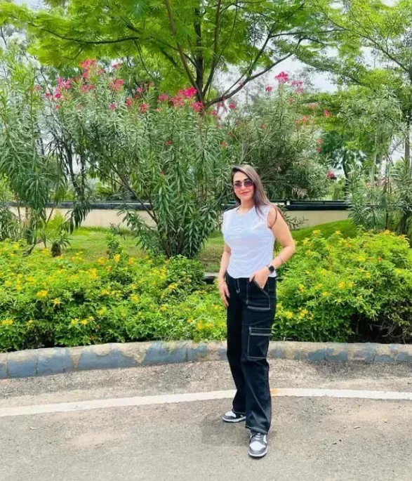 Independent escort Ishita Mumbai girl