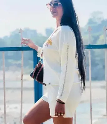 Female escort ishita