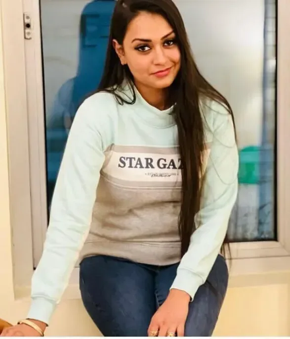 Female escort ishita